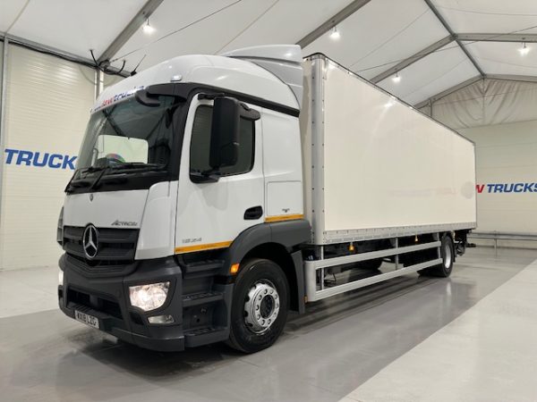 Mercedes Actros 1824 Sleeper Cab Box Van