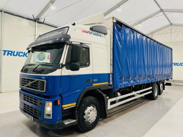 Volvo FM 300 6x2 Sleeper Cab Curtainsider