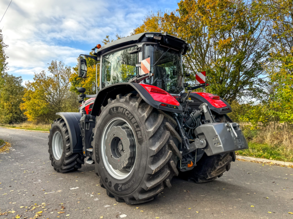 Massey Ferguson 8S.305 Dyna-VT | Advanced Performance - Image 2