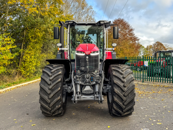 Massey Ferguson 8S.305 Dyna-VT | Advanced Performance - Image 3